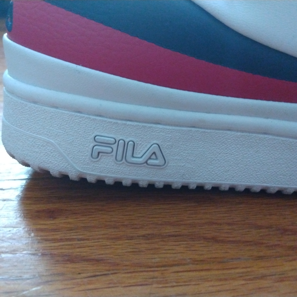 NIB Brooks Brothers Fila Special Limited Edition Women's Sneakers/ Shoes 8.5 - Picture 9 of 16